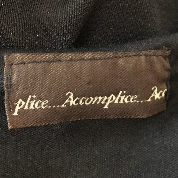 ACCOMPLICE Black Sleeveless Top with Silver Threading - Picture 4 of 5